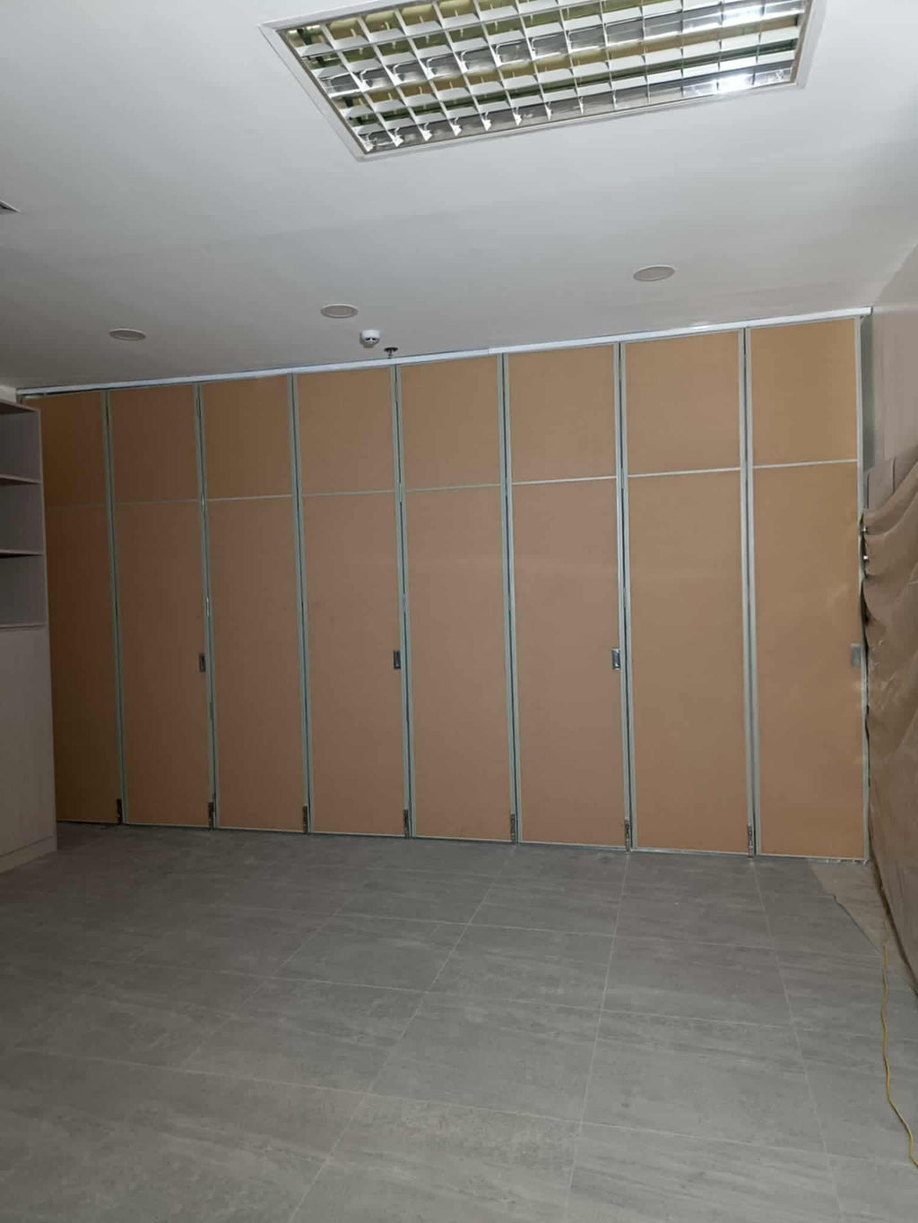Neuwall Light Duty Folding Wall Partition